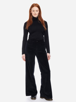 schwarze Hose aus Samt