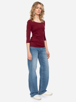 Rotes Halbarm-Shirt