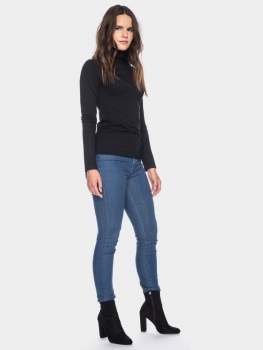 schwarzes Rollkragen Shirt aus Bambusfasern