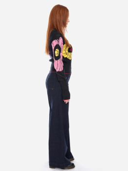 feiner Pullover mit Blume
