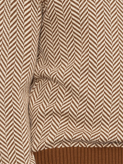 brauner Pullover mit Muster