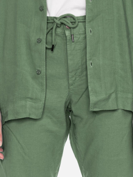 Shorts aus atmungsaktivem Materialmix