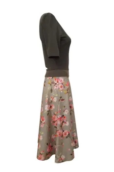 Bunt gemustertes Kleid