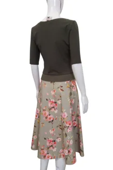 Bunt gemustertes Kleid