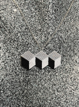 Kette mit 3er-Würfel-Anhänger