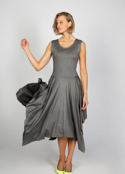 silber-graues Kleid mit asymmetrie