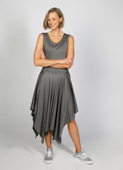silber-graues Kleid mit asymmetrie