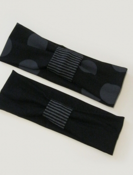 zwei Haarbänder in schwarz