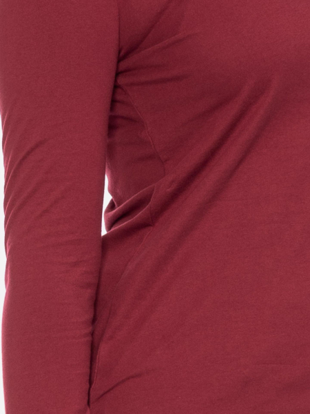 rotes Langarmshirt