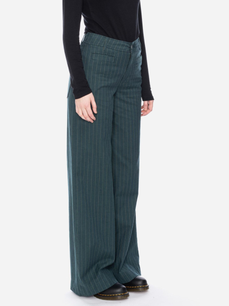 Damenhose mit Nadelstreifen