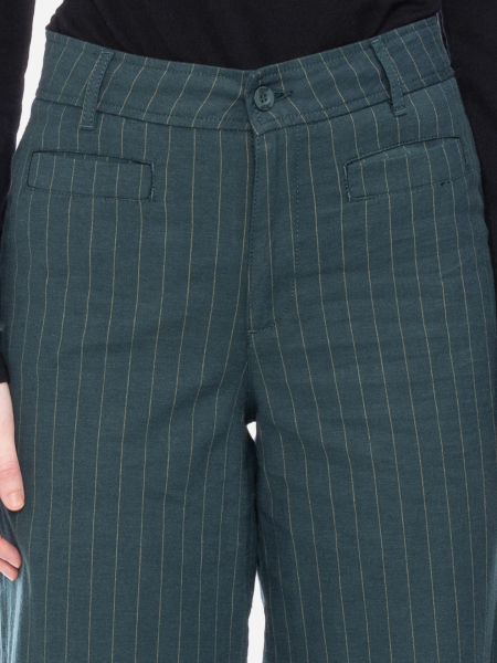 Damenhose mit Nadelstreifen