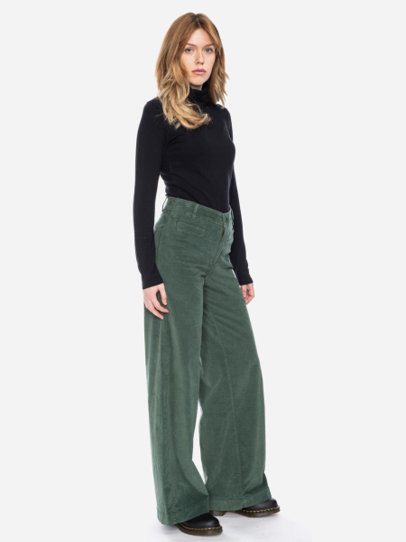 Damenhose aus Samt