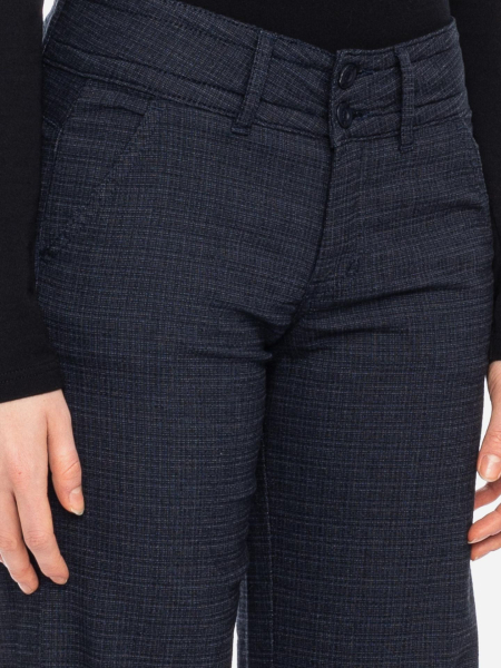 Damenhose mit weitem Bein