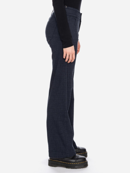 Damenhose mit weitem Bein