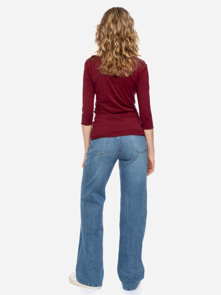 Rotes Halbarm-Shirt