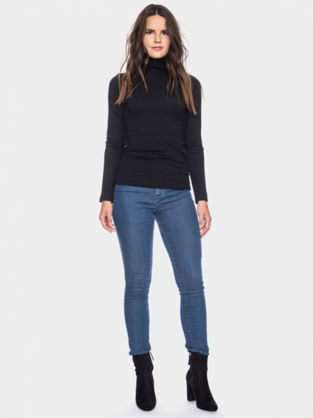 schwarzes Rollkragen Shirt aus Bambusfasern