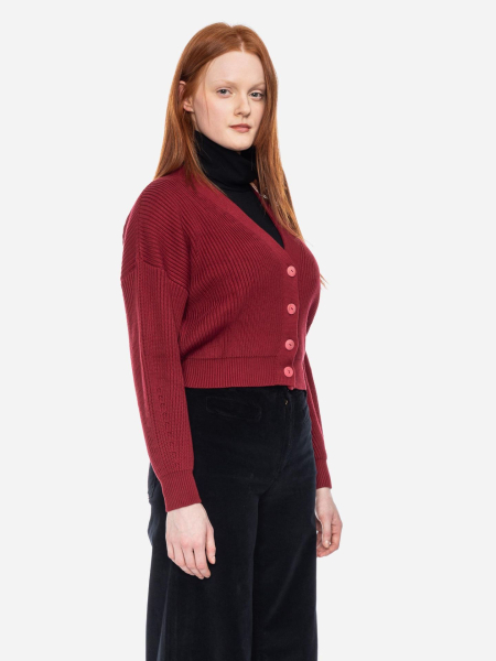 dunkelrote Strickjacke