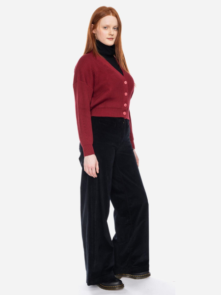 dunkelrote Strickjacke