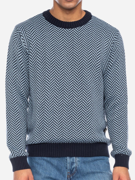 blauer Pullover mit Muster