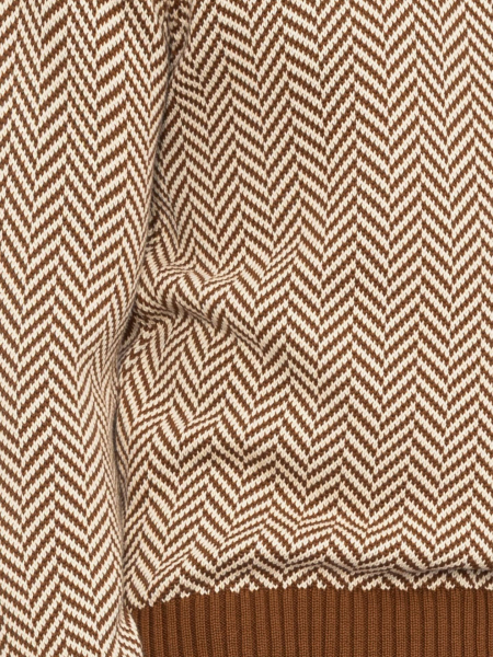 brauner Pullover mit Muster