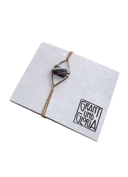 Armband mit Perlenanhänger