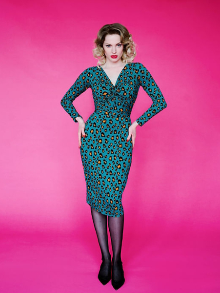 Langarm-Kleid mit V-Ausschnitt