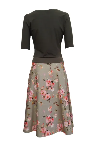 Bunt gemustertes Kleid