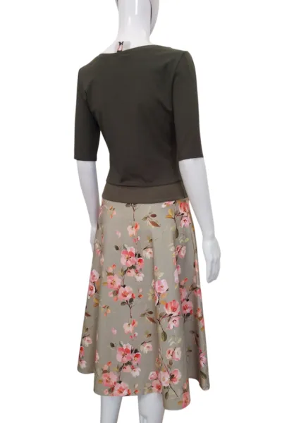 Bunt gemustertes Kleid