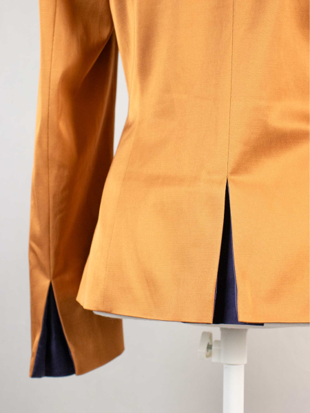 edler Blazer in goldgelb