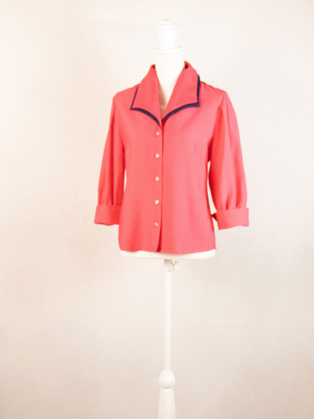 Bluse in kräftiger Farbe