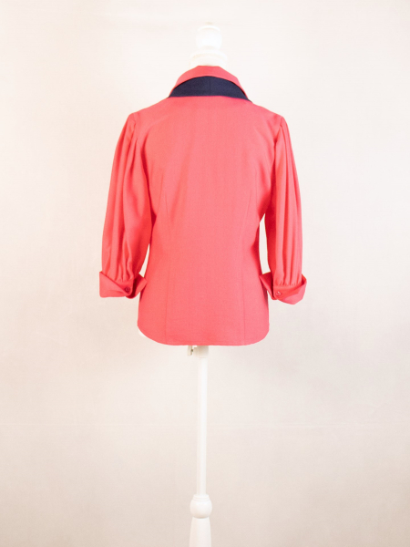 Bluse in kräftiger Farbe