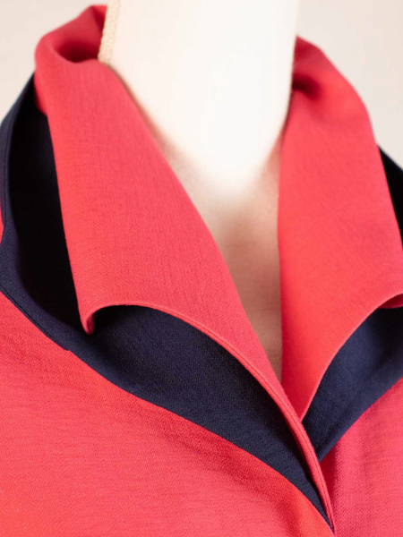 Bluse in kräftiger Farbe