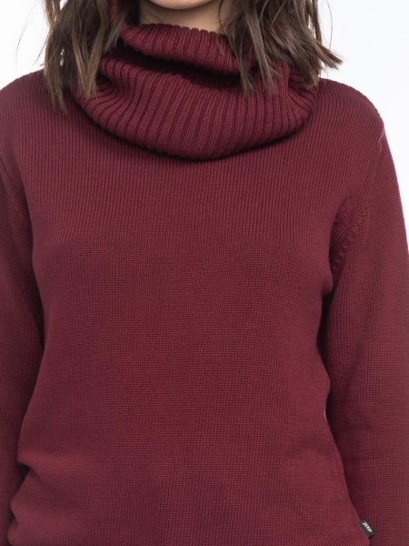 Strickpulli in Weinrot