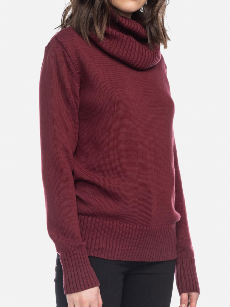 Strickpulli in Weinrot