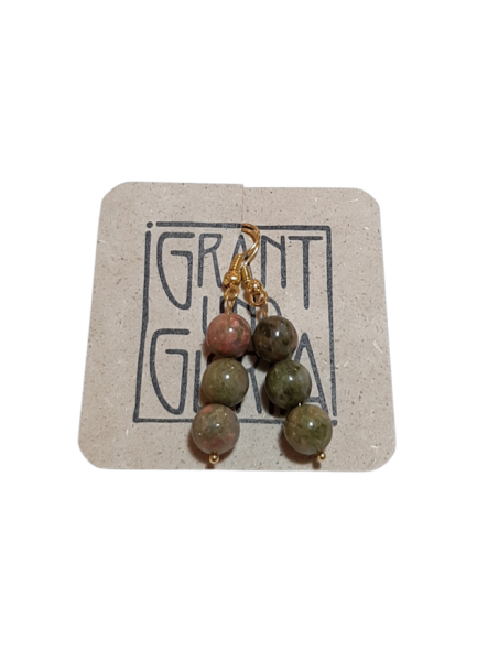 Ohrringe mit runden Steinen