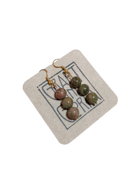 Ohrringe mit runden Steinen