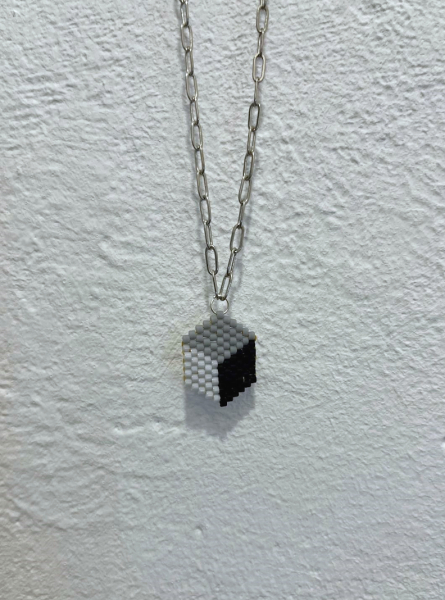 Kette mit Würfel-Anhänger
