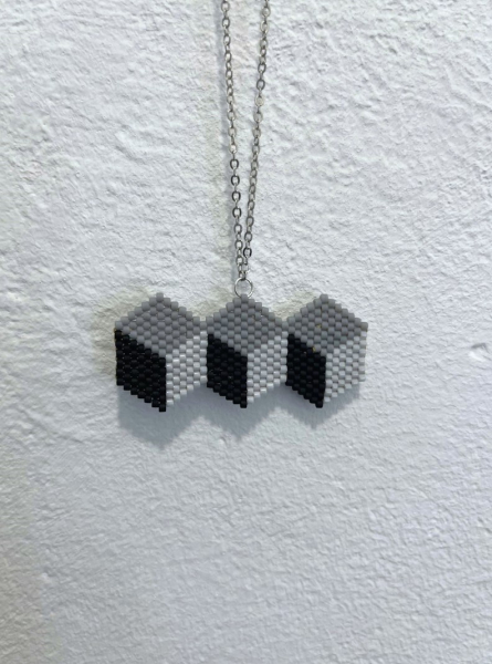 Kette mit 3er-Würfel-Anhänger