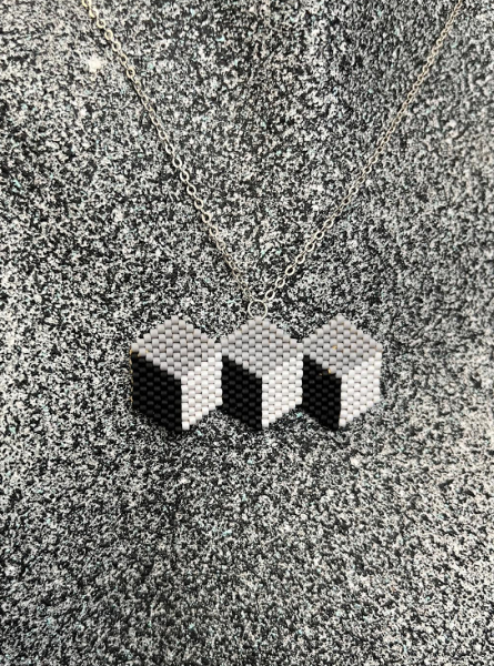 Kette mit 3er-Würfel-Anhänger