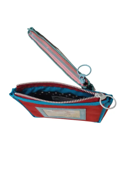 fröhliche Kosmetik-Tasche in rot