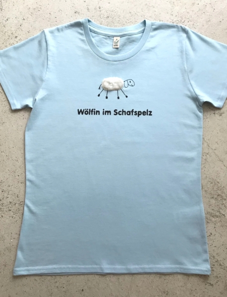 Damen Shirt "Wölfin im Schafspelz" hellblau