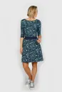 Kleid aus dunkelblauem Print-Stoff